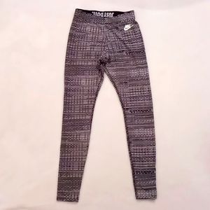 Athletic black and white Nike leggings